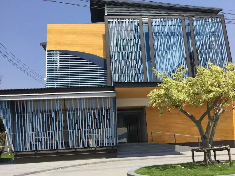 Boathouse Boutique Riverside