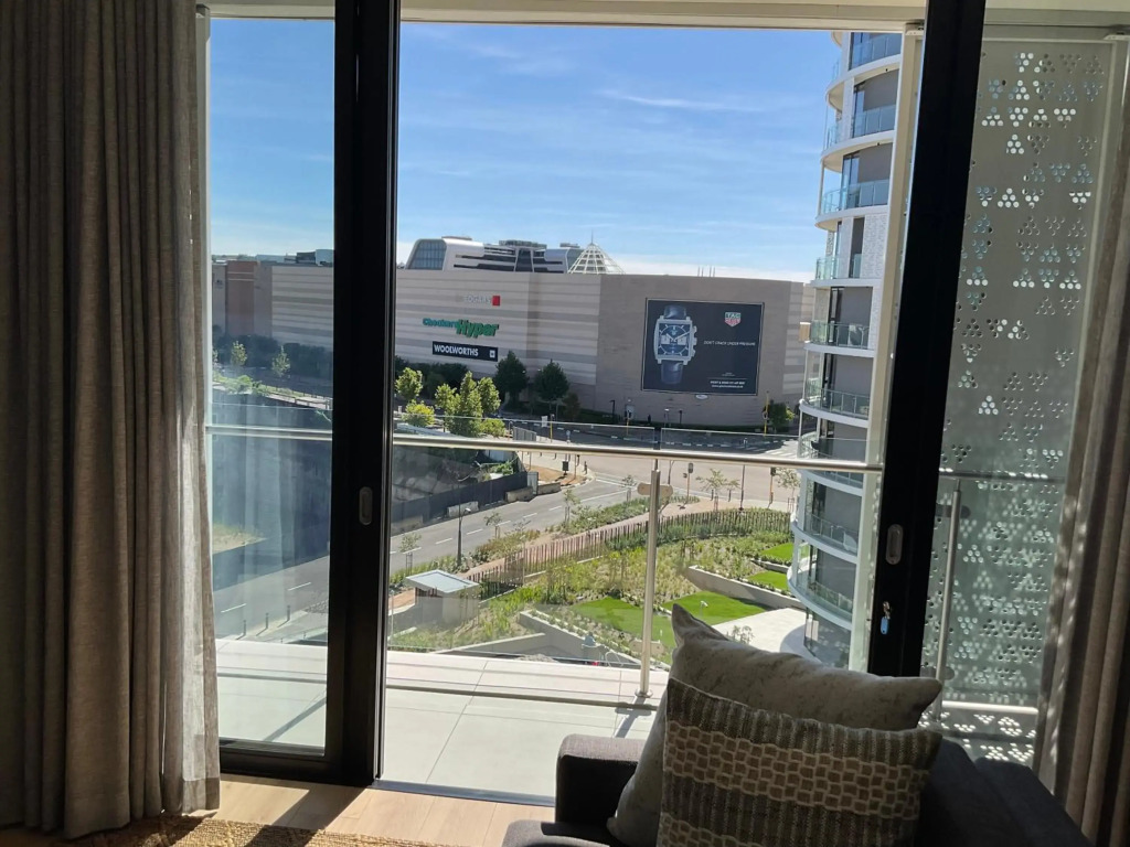 5 Star Elegant Apartments, Ellipse Waterfall City, Johannesburg