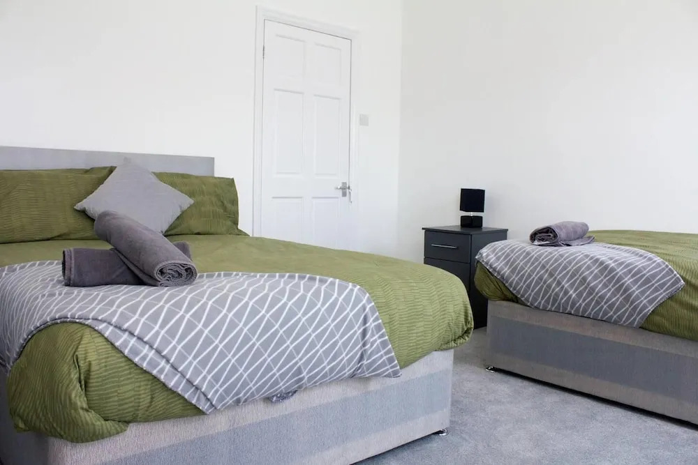 Lovely 4-bed House in Liverpool