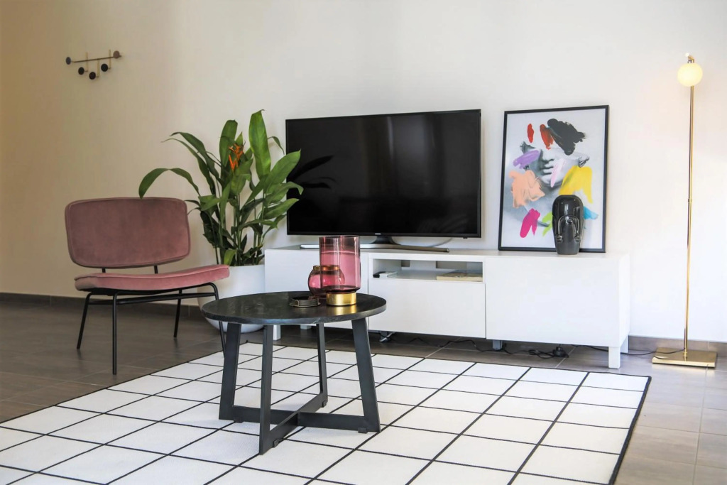 Phaedrus Living: City Luxury Flat Anemone 103