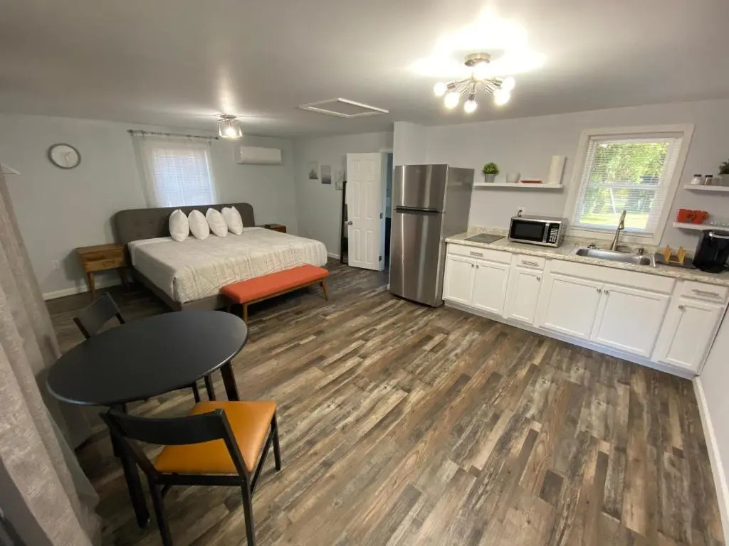 Veda Inn & Cottages