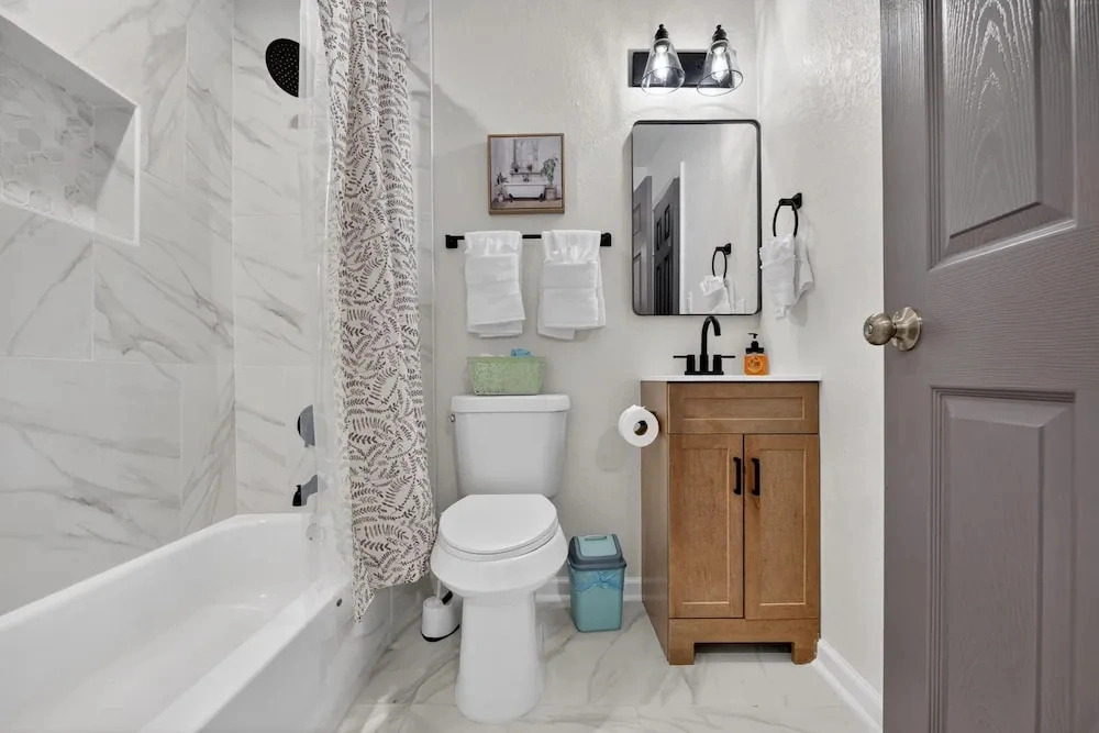 Lovely and Stylish Modern Home Near Downtown