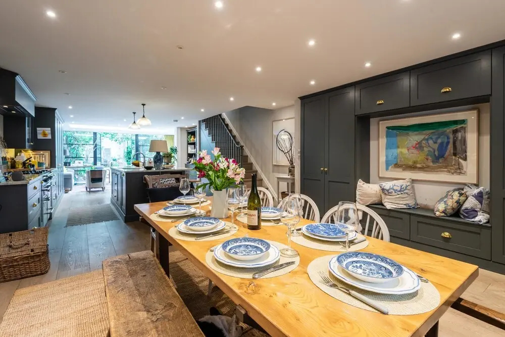 Comforting Clapham Home By The Overground Station