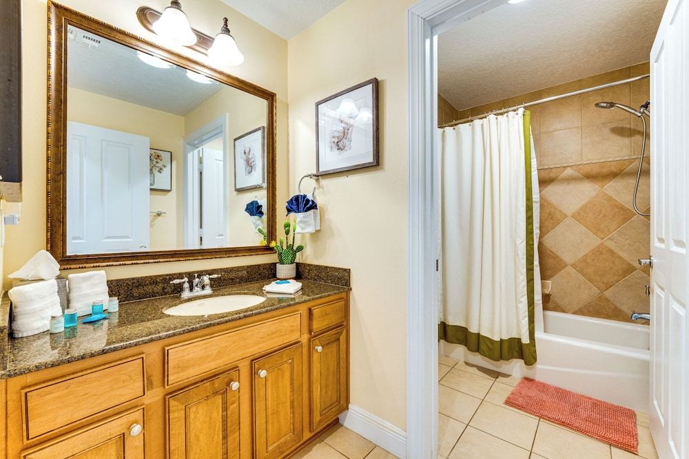 7 Mi to Disney World: Condo w/ 2 Balconies + Pools