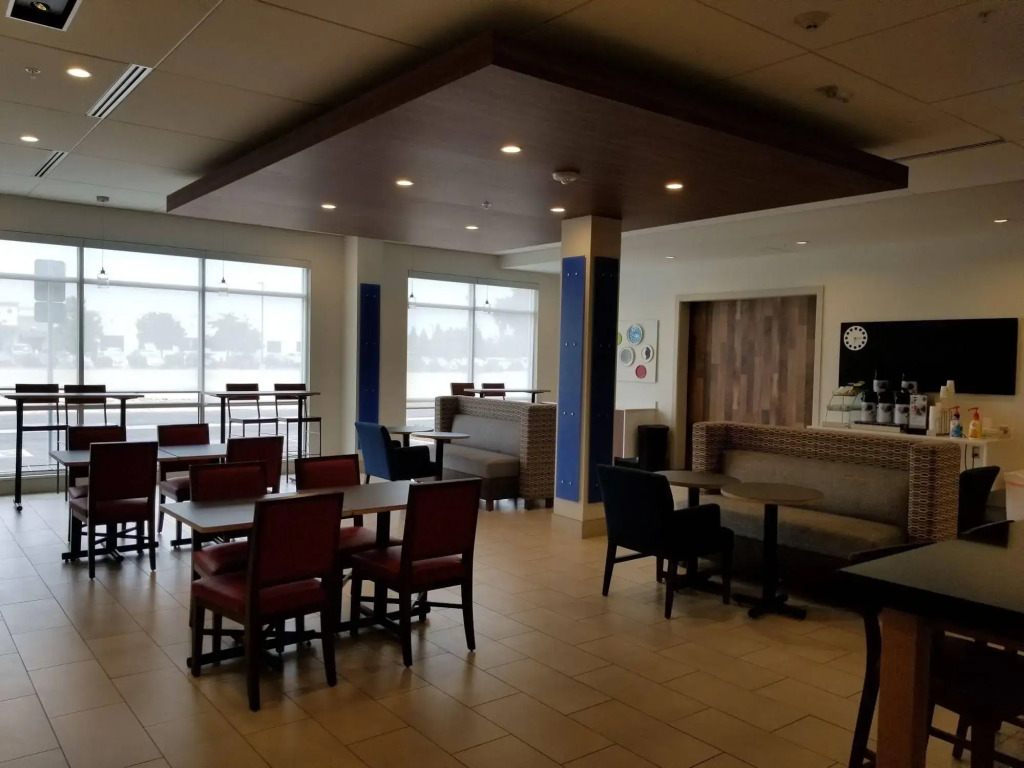 Holiday Inn Express Visalia-Sequoia Gateway Area by IHG