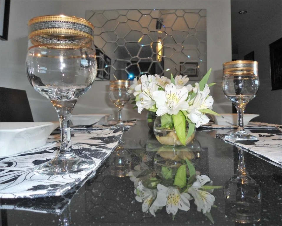PLAZA FOCH Area - APARTMENTS with Balcony