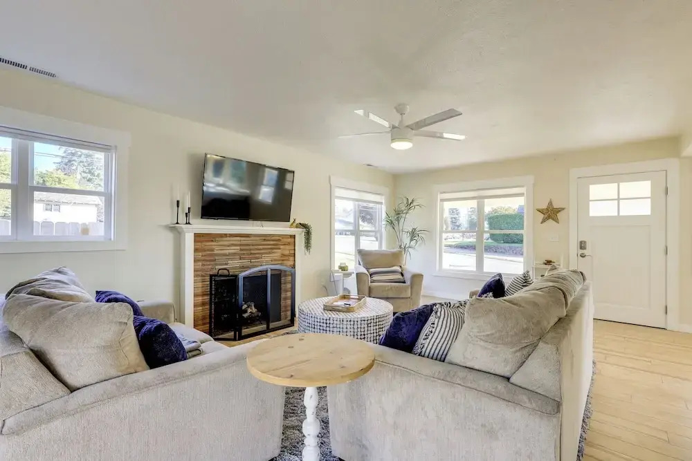 Walk to Dtwn Camas! Updated Home w/ Game Room