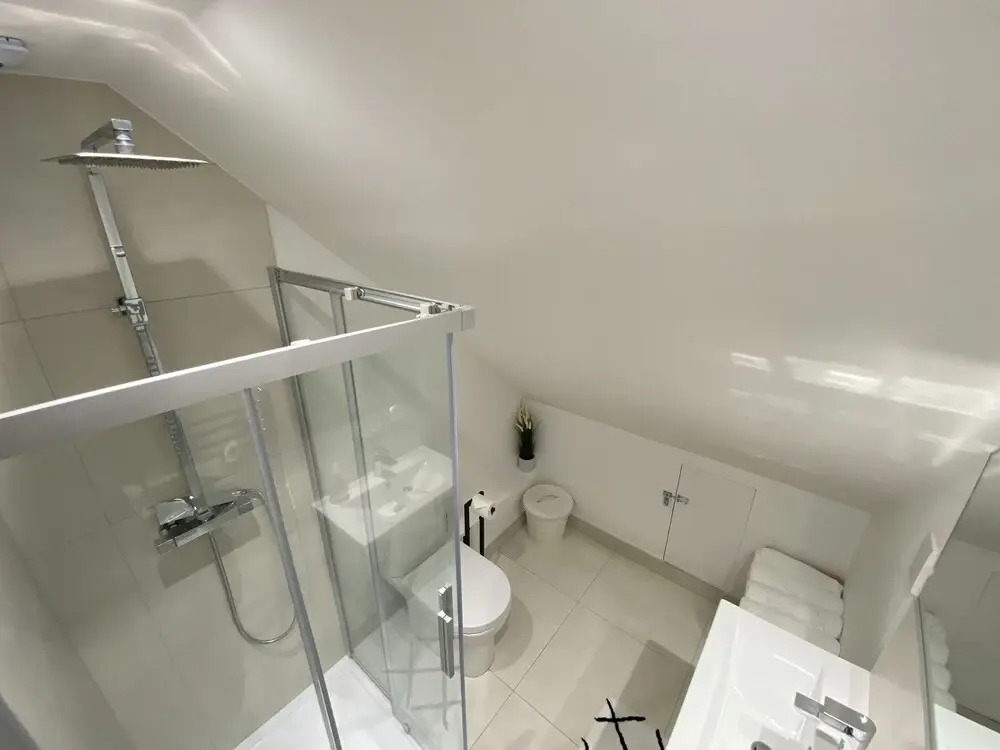 5 Star Unique Luxury Detached Apartment in Windsor