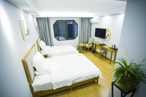 Yishe Hotel Shilu Road Metro Station Branch