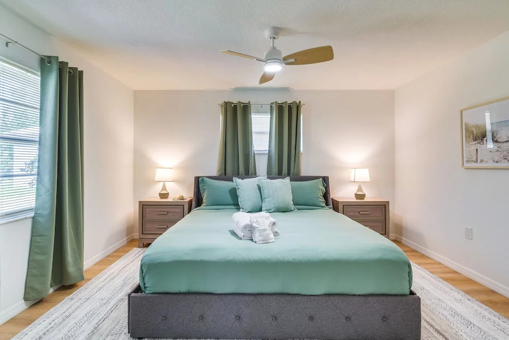 Home w/ Screened Porch, Near Weeki Wachee Springs!