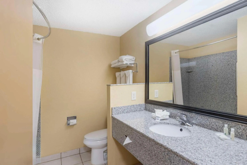 Quality Inn & Suites Bloomington University Area