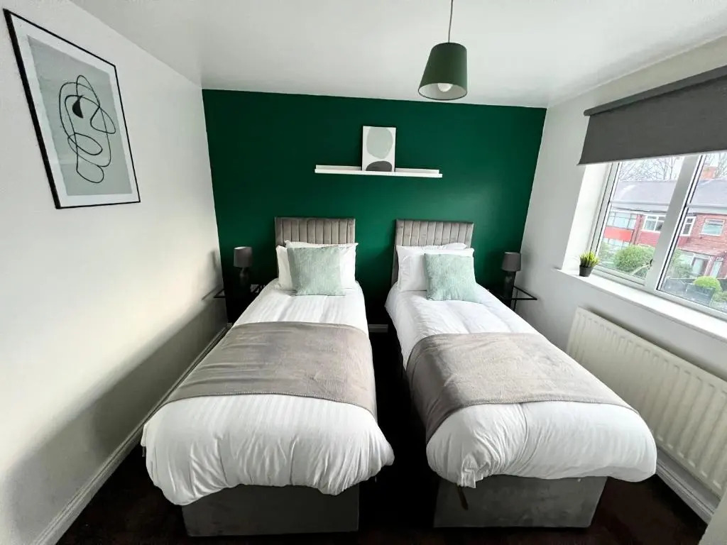 Spacious 3-Bedroom house with 5 beds and sofa-bed