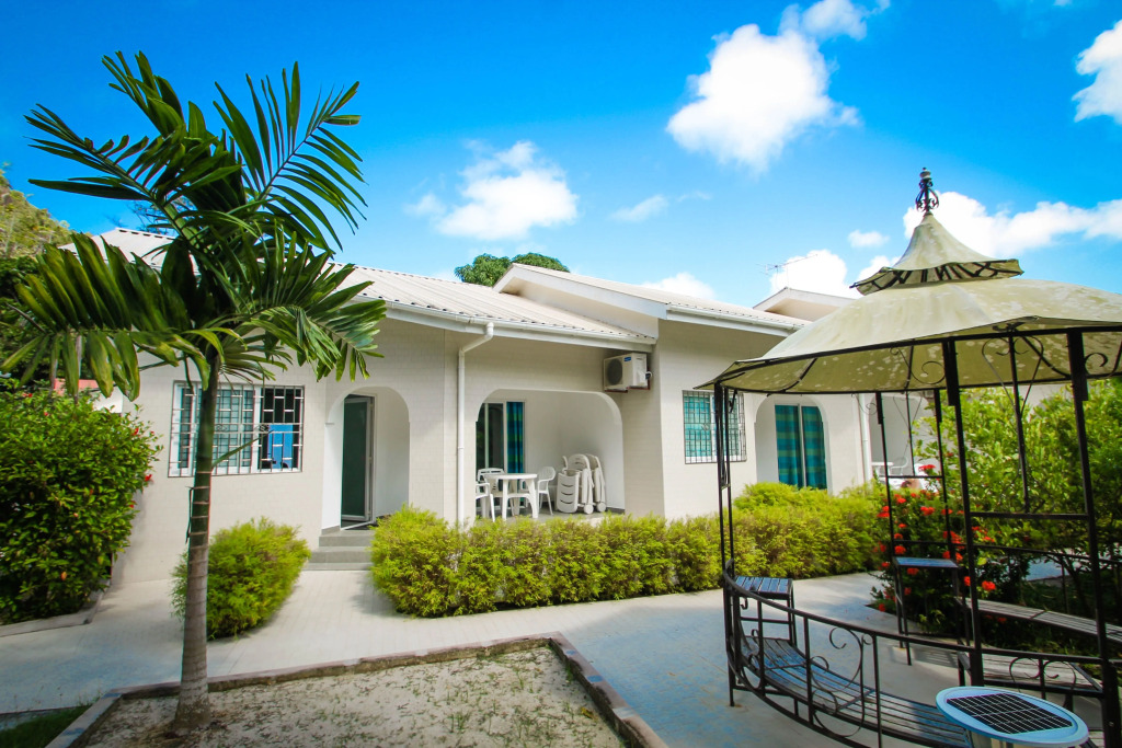 Hide Away Holiday Apartments