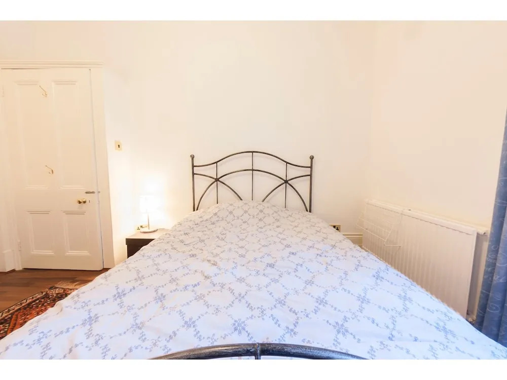 Newly Refurbished Victorian Style Flat for 2