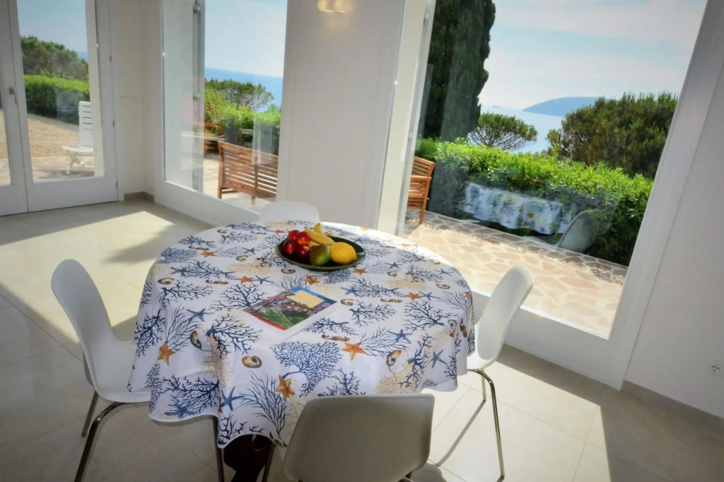 Uniquely located, quiet, facing the sea. 3 Rooms Villa, 6 Beds,  sea 80/100 mt.-Scrittore2 Villa Fiore