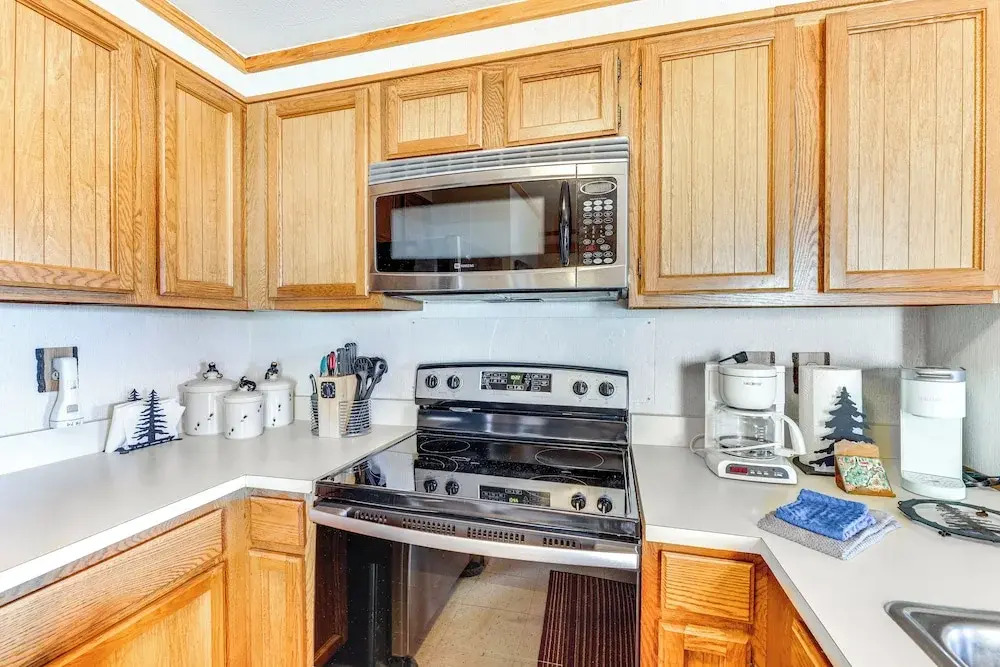 Located in Snowshoe Resort: Townhome w/ Deck!