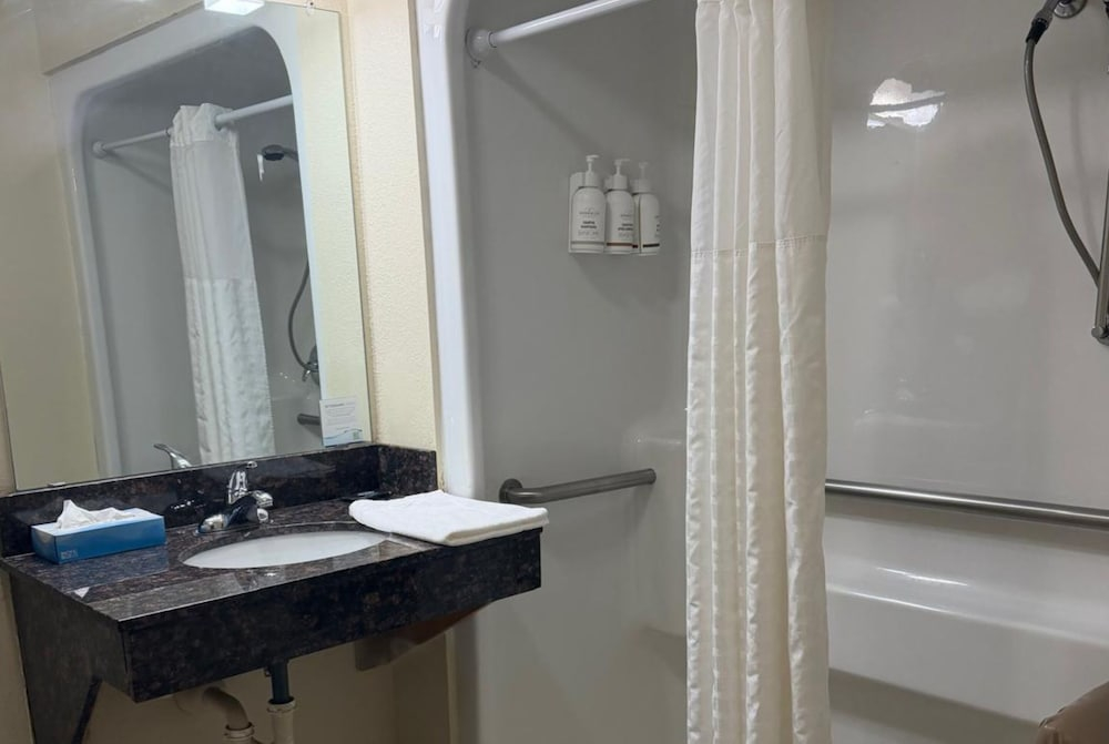 Coratel Plus Suites by Jasper Black River Falls