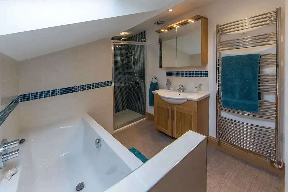 Stunningviews-privacy-hiking-sleeps8-wifi