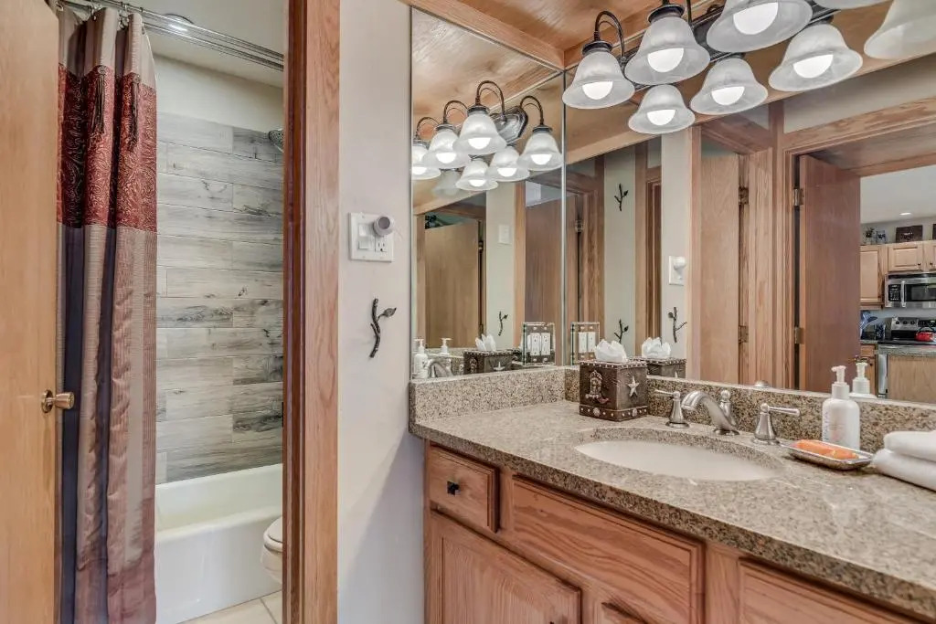 Laurelwood Condominiums Studio Premier Unit 305