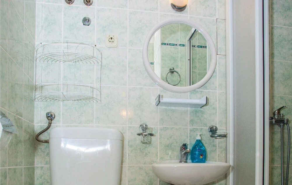 Awesome Home in Lokva Rogoznica With Wifi and 4 Bedrooms