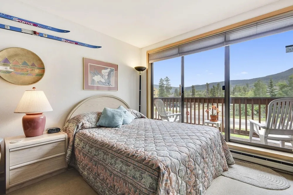 Cedar Lodge 221 Condo by Redawning