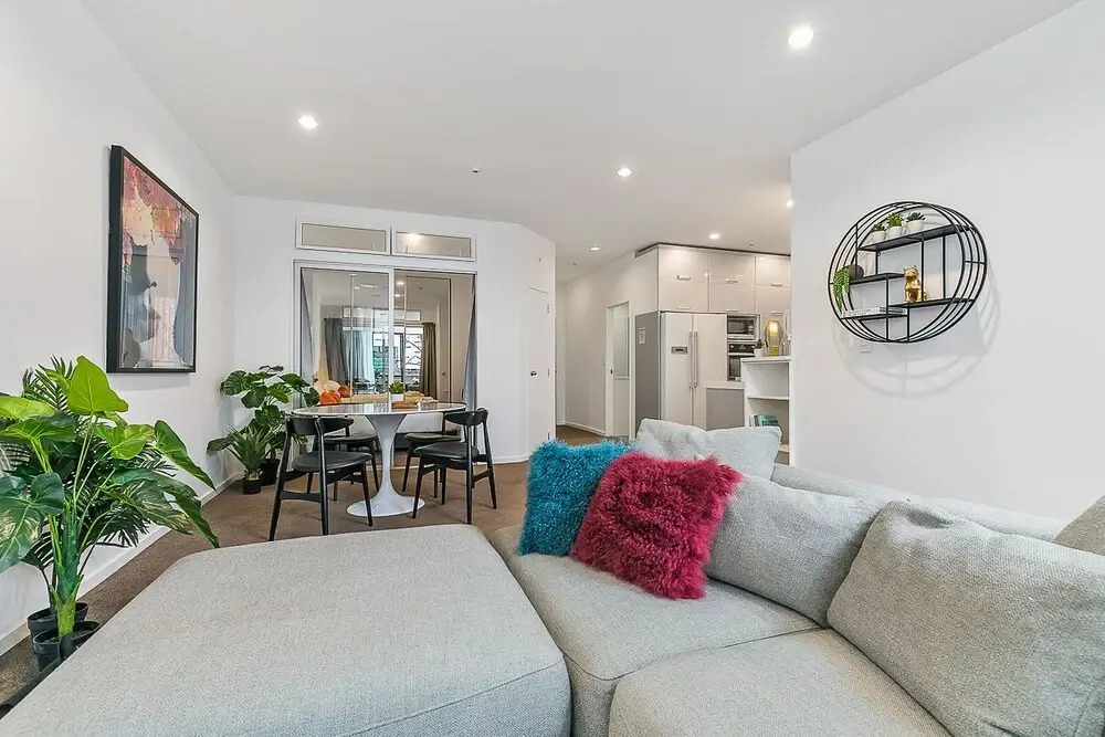 Zodiak Central 2 BR Apt Free Parking Gym