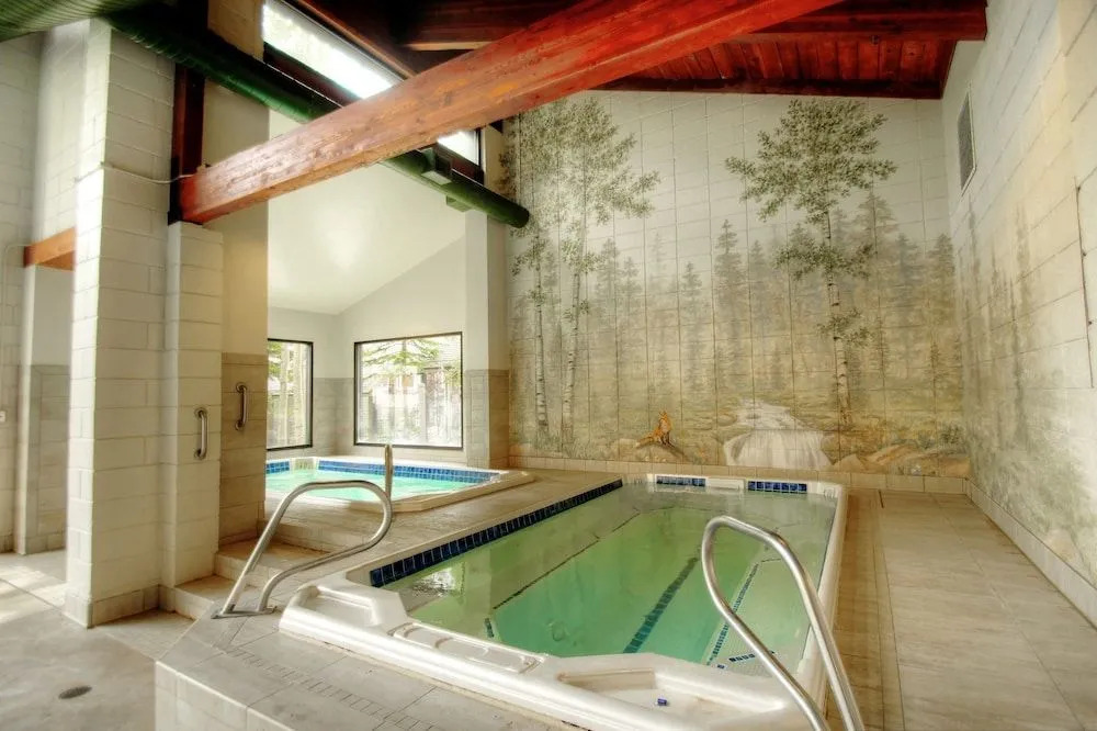 2130 The Pines 1 Bedroom Condo by RedAwning
