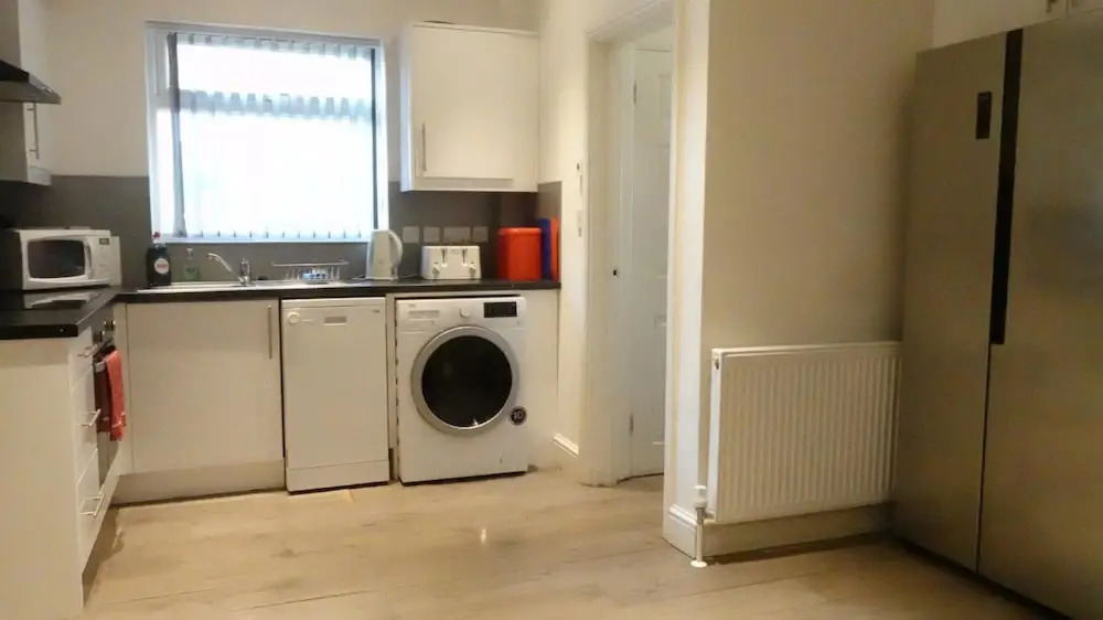 Private Bathroom Rooms- Near Heathrow - Near Shops