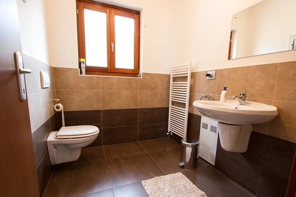 Family Friendly Italian Lakes 3 Bedroom Villa With Wifi, Bbq, Lake Views, Games Console