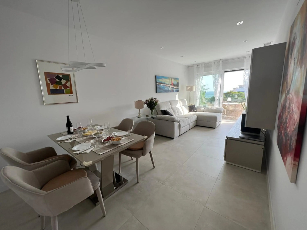 New build modern ap 4 min walk to the beach and Marbella old town