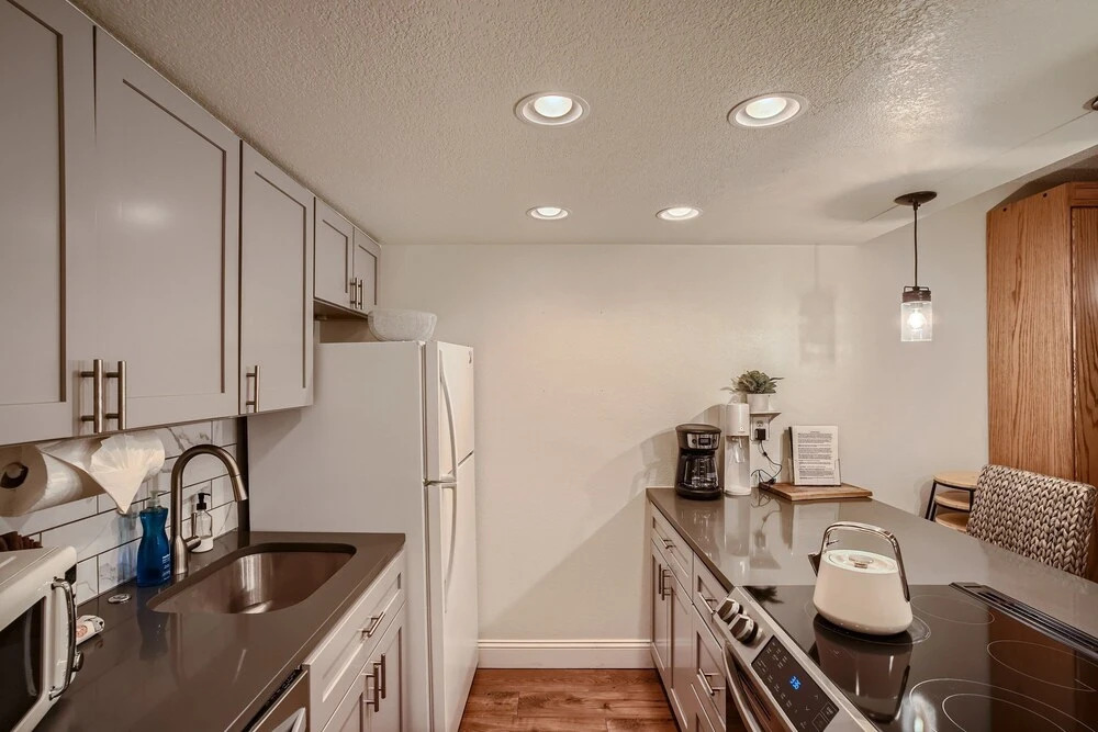 A-msc131 1 Bedroom Condo by RedAwning