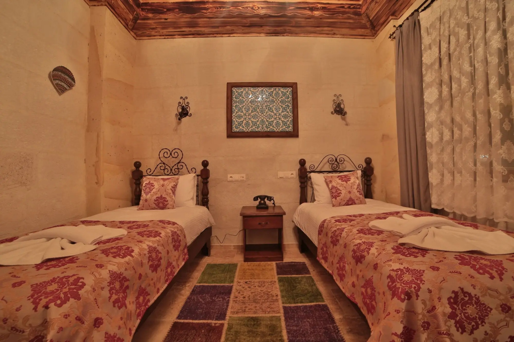 Caravanserai Inn Hotel