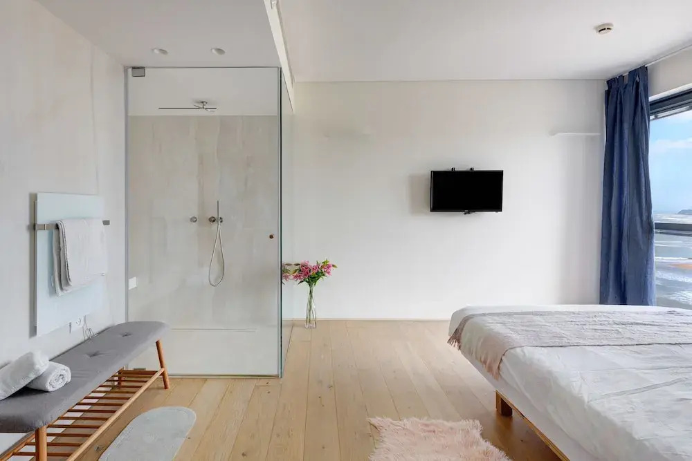 Beach Front Dream Suite & Pool