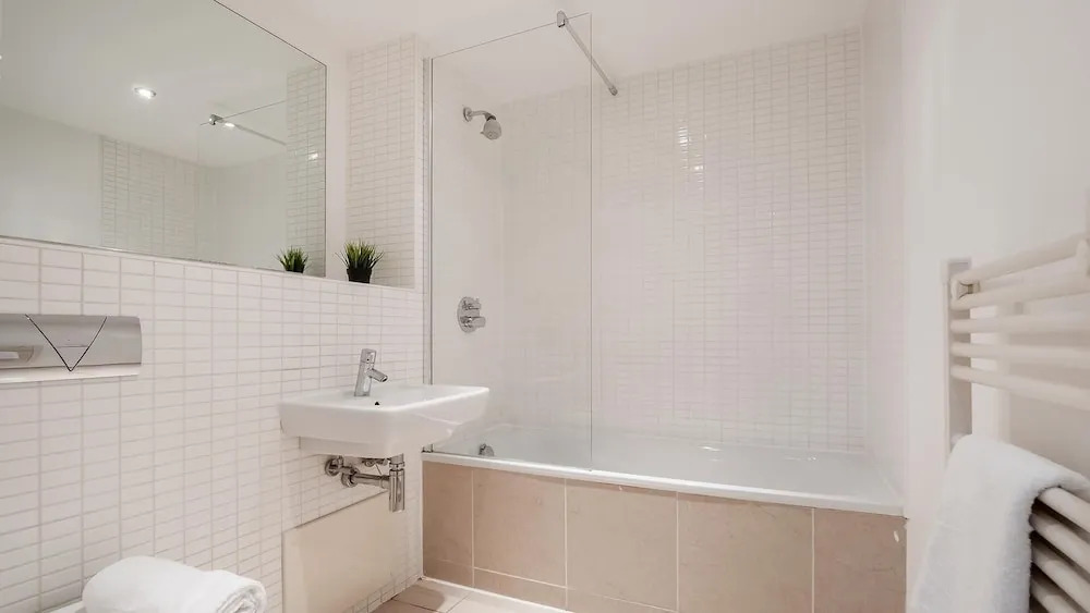 Bright, Stylish 2BR Apartment in Central Sheffield