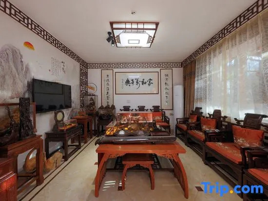 Yaqiu Courtyard Featured Hostel