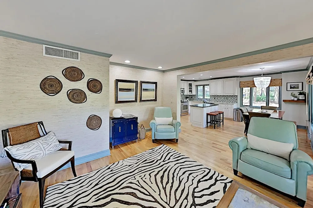 Stylish Fairway Oaks - Walk To The Beach! 3 Bedroom Home