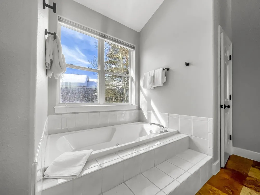 928A Lakepoint Circle 3Br 2,5Ba home