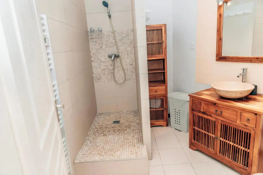 Maison Familiale avec Piscine Privée, plage à pied, Frais Obligatoires à régler à l'arrivée, Linge 15e par pers & Ménage 70e par séjour voir profil Mandatory fees in cash to be paid on arrival linen 15e per person 70e housekeeping per stay