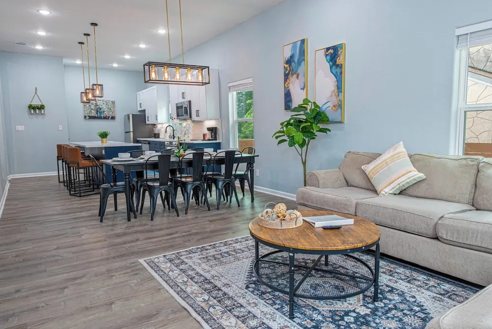 Comfort and Style 4br/3ba Near Riverwalk and Dtown