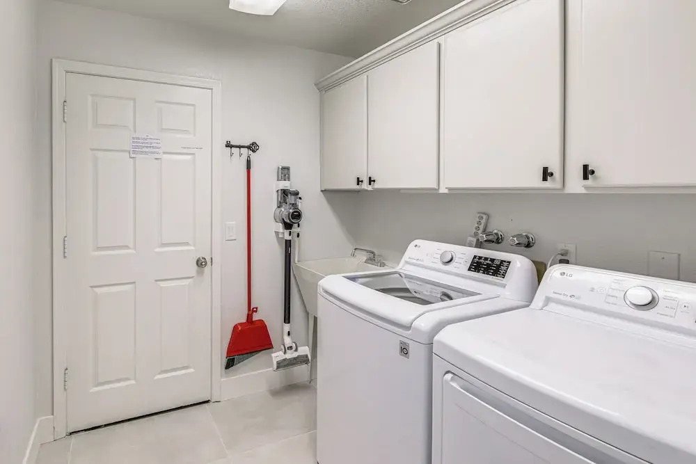 Pet-friendly Home w/ Hot Tub in Lake Havasu City