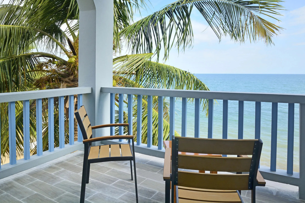 Parrot Cove Lodge