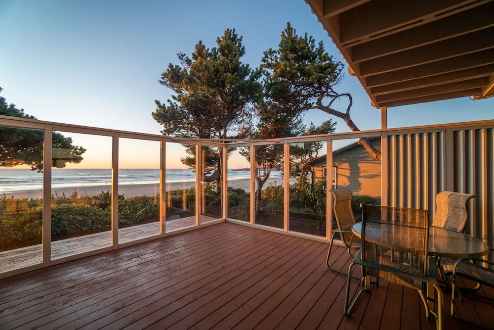 Gene's Coastal Escape 2 Bedrooms 2 Bathrooms Home