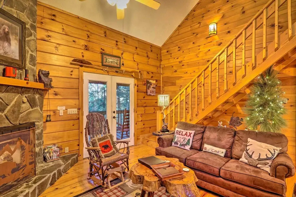 Luxe Fightingtown Creek Cabin: 2 King Suites & Spa