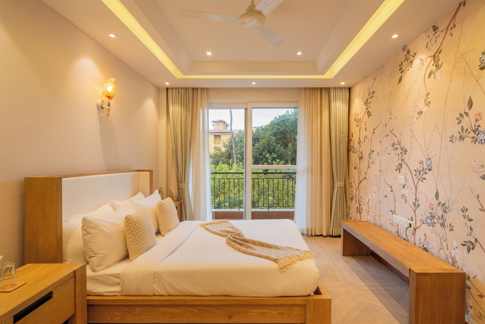 Elivaas Solace AquaVista 5BHK Villa