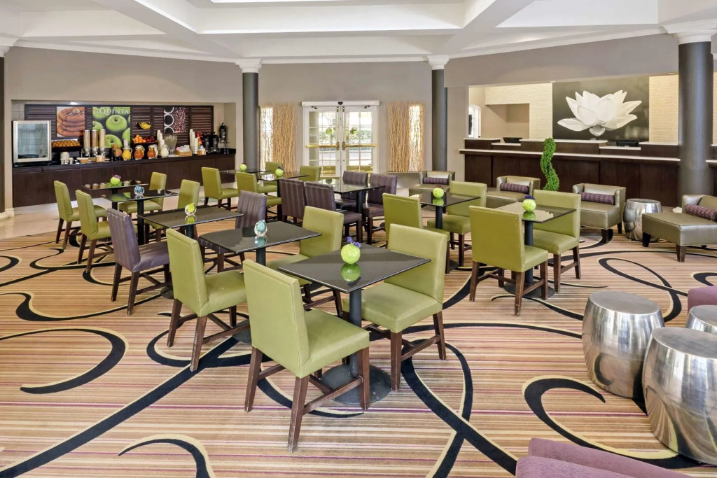 La Quinta by Wyndham Houston West Park 10