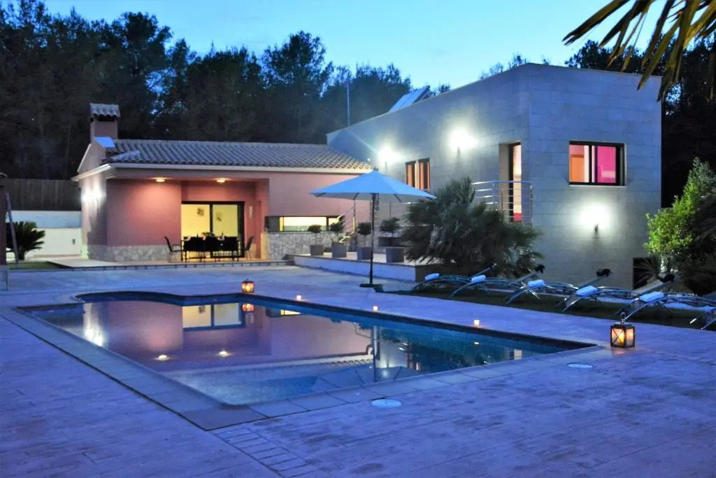 Villa Sitges La Calma 10 minutes drive Sitges 2 minutes walk Garraf Park AC
