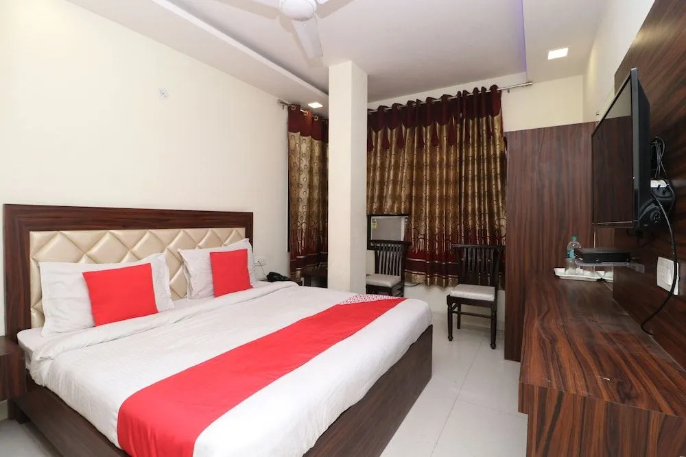 OYO 28646 Hotel Golden Heart
