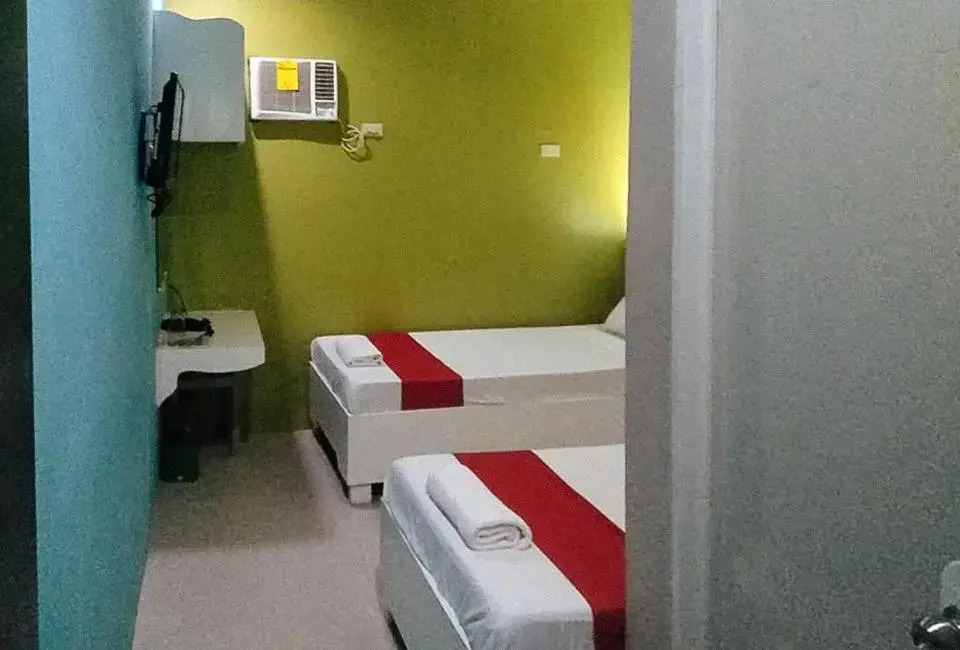 RedDoorz at EM Pensiontel Butuan City