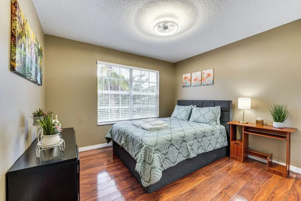 10 Mi to Parks: Spacious Kissimmee Home w/ Lanai!