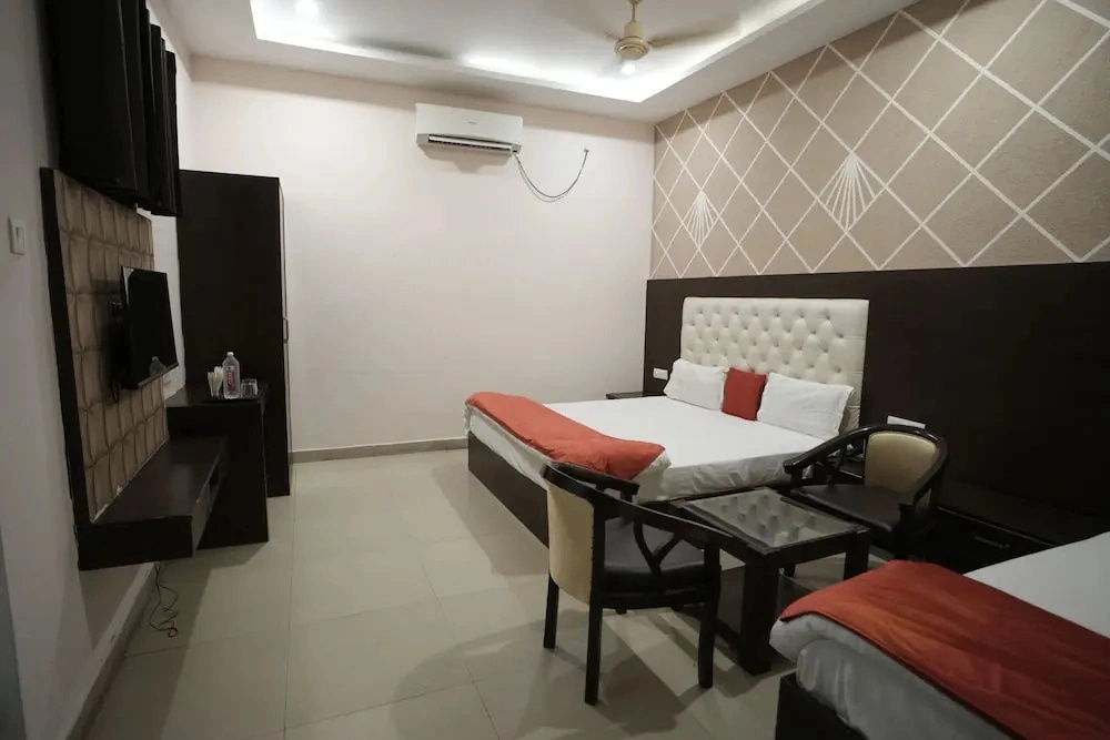 Hotel S R Grand